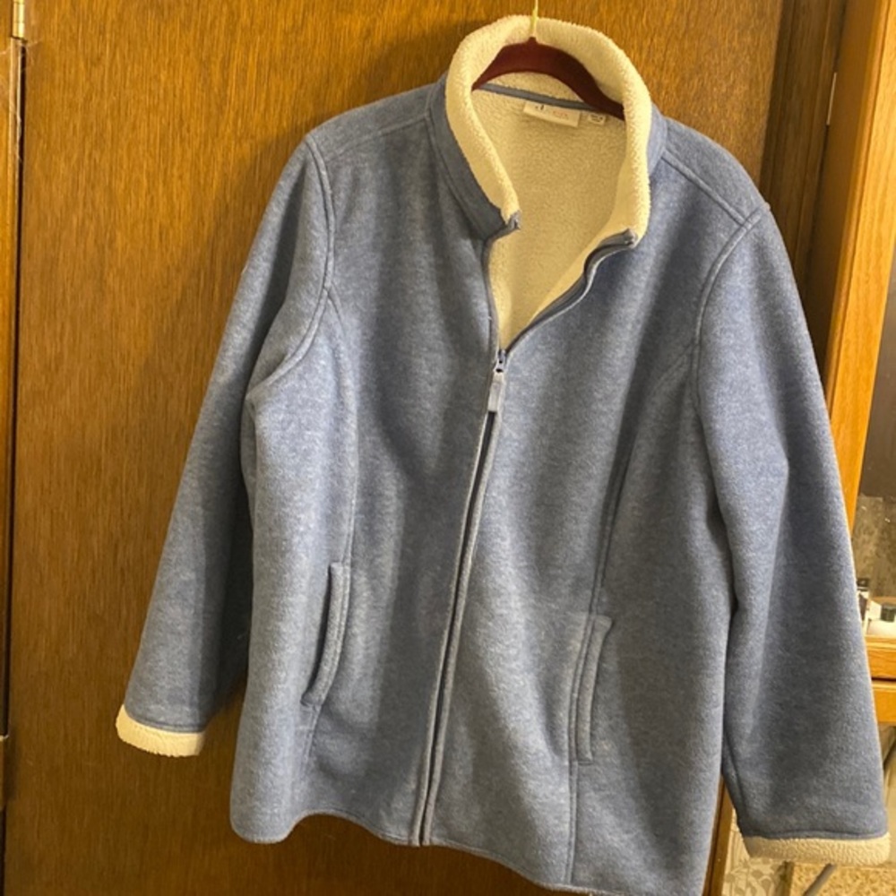 Winter jacket EUC SIZE 1X blue with white around cuffs & collar pockets zipper